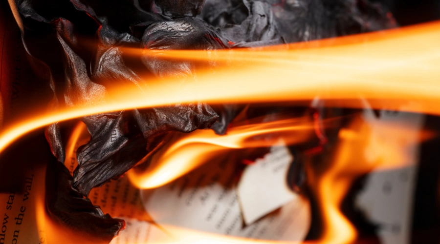 acender com jornal